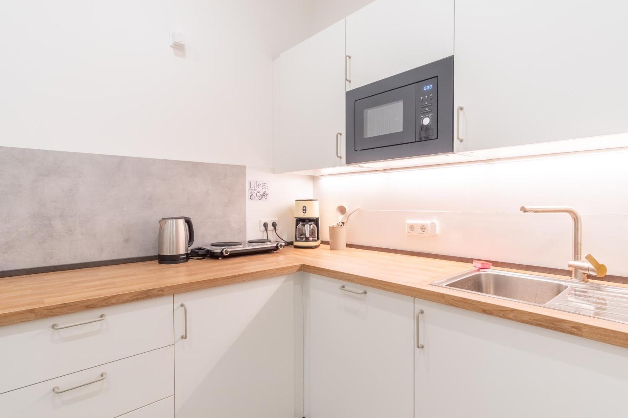 65 Zoll 4k Tv, Plus, Soundbar, Kostenloser Kaffee, 5 Raeume * Leipzig
