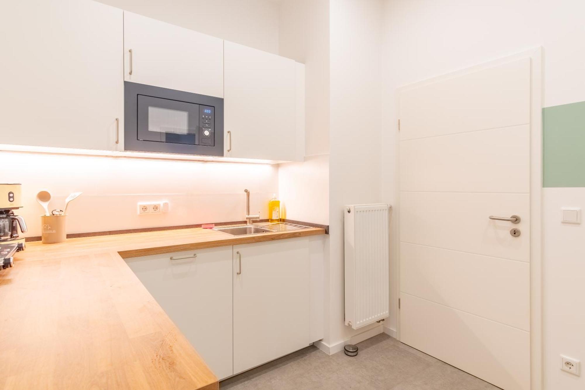 65 Zoll 4k Tv, Plus, Soundbar, Kostenloser Kaffee, 5 Raeume Apartment
